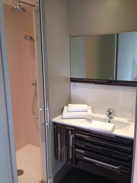 Hotel Le Relais des Bergers Saint-Martin-en-Haut Zimmer foto