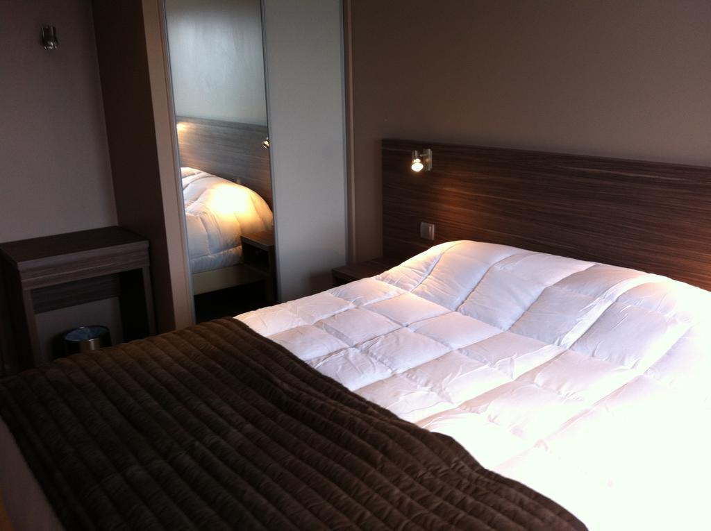 Hotel Le Relais des Bergers Saint-Martin-en-Haut Zimmer foto